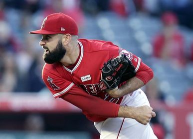 8-3. Shoemaker lanza más de cinco entradas en el triunfo de los Angelinos 8-3. Shoemaker lanza más de cinco entradas en el triunfo de los Angelinos