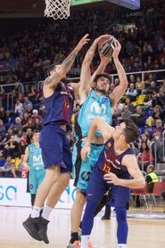 95-100. Landesberg dinamita el Palau con 48 puntos 95-100. Landesberg dinamita el Palau con 48 puntos