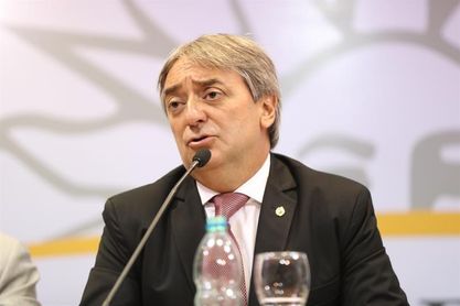 El Gobierno uruguayo exige información sobre pases a once clubes de fútbol El Gobierno uruguayo exige información sobre pases a once clubes de fútbol