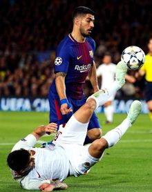Un gol en propia puerta de De Rossi avanza al Barça en el primer tiempo Un gol en propia puerta de De Rossi avanza al Barça en el primer tiempo