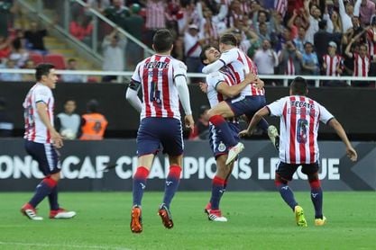 1-0. Las Chivas de Guadalajara vencen al Red Bulls con un gol de Isaac Brizuela 1-0. Las Chivas de Guadalajara vencen al Red Bulls con un gol de Isaac Brizuela