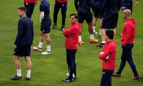 El Sevilla se recluye lejos del bullicio a la espera del partido El Sevilla se recluye lejos del bullicio a la espera del partido
