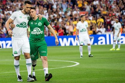 Chapecoense lanza una camiseta en homenaje a Colombia Chapecoense lanza una camiseta en homenaje a Colombia