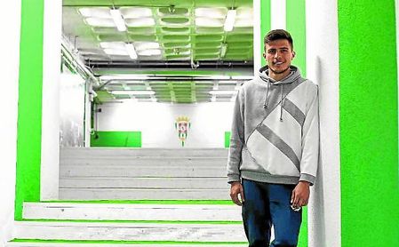 Juanjo Narváez ha recuperado su mejor versión en el Nuevo Arcángel. Juanjo Narváez ha recuperado su mejor versión en el Nuevo Arcángel.