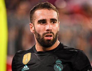Carvajal se retira lesionado y entra Benzema Carvajal se retira lesionado y entra Benzema