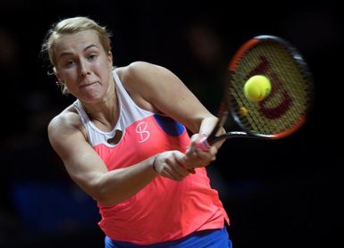 Garbiñe Muguruza, lesionada en la espalda, se retira ante Pavlyuchenkova Garbiñe Muguruza, lesionada en la espalda, se retira ante Pavlyuchenkova