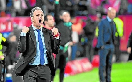 Caparrós le ha cambiado la cara al equipo desde que reemplazara a Montella en el banquillo. Caparrós le ha cambiado la cara al equipo desde que reemplazara a Montella en el banquillo.