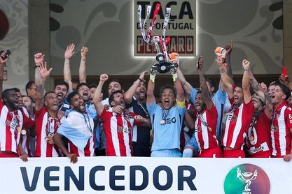 2-1. El Aves sorprende al Sporting y se lleva la Copa de Portugal 2-1. El Aves sorprende al Sporting y se lleva la Copa de Portugal