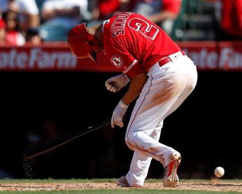 4-5. Simmons marca con sencillo el triunfo de los Angelinos 4-5. Simmons marca con sencillo el triunfo de los Angelinos