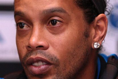 Ronaldinho Gaúcho se casará con dos mujeres en agosto, según un diario Ronaldinho Gaúcho se casará con dos mujeres en agosto, según un diario
