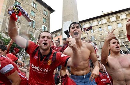 El Mallorca celebra por todo lo alto la gran fiesta del ascenso El Mallorca celebra por todo lo alto la gran fiesta del ascenso