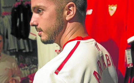 New Balance dejará de vestir al Sevilla tras cinco cursos. New Balance dejará de vestir al Sevilla tras cinco cursos.