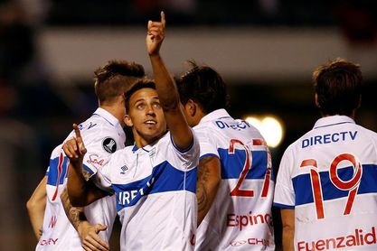 La Universidad Católica empata y lidera torneo de fútbol chileno La Universidad Católica empata y lidera torneo de fútbol chileno