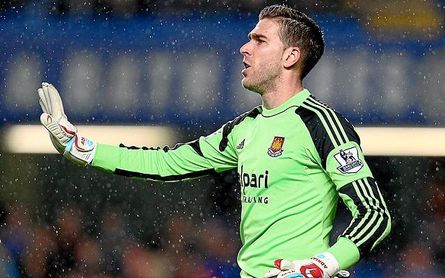 Adrián San Miguel, en un partido con el West Ham. Adrián San Miguel, en un partido con el West Ham.