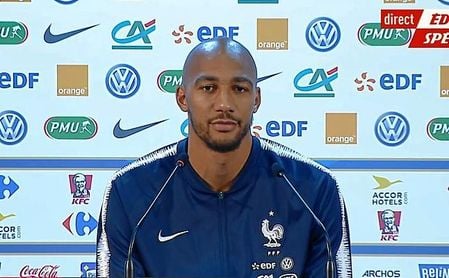 Nzonzi, durante su comparecencia pública en Rusia. Nzonzi, durante su comparecencia pública en Rusia.