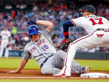 Johan Camargo pega grand slam y novato Freddy Peralta luce desde el montículo Johan Camargo pega grand slam y novato Freddy Peralta luce desde el montículo
