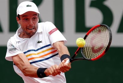 Roberto Bautista vence a Khachanov y se clasifica para semifinales en Halle Roberto Bautista vence a Khachanov y se clasifica para semifinales en Halle