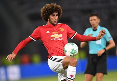 El centrocampista belga Fellaini renueva dos años con el Manchester United El centrocampista belga Fellaini renueva dos años con el Manchester United