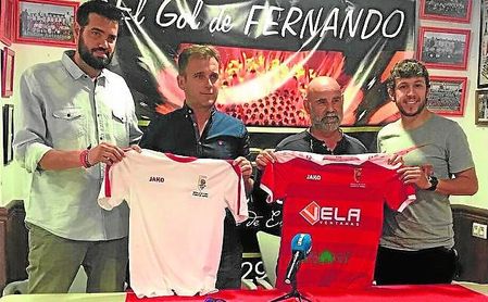 En la imagen, Rubio (segundo, por la izquierda) durante su presentación como nuevo entrenador. En la imagen, Rubio (segundo, por la izquierda) durante su presentación como nuevo entrenador.