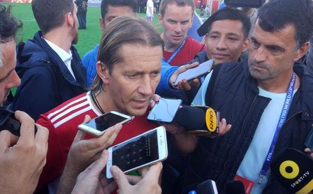 Michel Salgado: "Si Florentino tiene algo en la cabeza lo hará" Michel Salgado: "Si Florentino tiene algo en la cabeza lo hará"