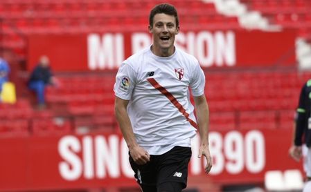 Marc Gual celebra un gol con el Sevilla Atlético. Marc Gual celebra un gol con el Sevilla Atlético.
