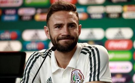 El mexicano Miguel Layún se incorpora este viernes a los entrenamientos El mexicano Miguel Layún se incorpora este viernes a los entrenamientos