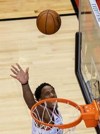 Los Spurs intercambian a Leonard y Green con los Raptors por DeRozan y Poeltl Los Spurs intercambian a Leonard y Green con los Raptors por DeRozan y Poeltl