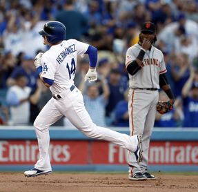 4-6. Hernández pega un jonrón en victoria de los Dodgers sobre los Cerveceros 4-6. Hernández pega un jonrón en victoria de los Dodgers sobre los Cerveceros