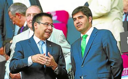 José María Bartomeu conversa con su homólogo Ángel Haro. José María Bartomeu conversa con su homólogo Ángel Haro.