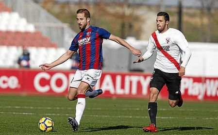 El Sevilla FC pagó 1,6 millones de euros por el pase de Aburjania en 2016. El Sevilla FC pagó 1,6 millones de euros por el pase de Aburjania en 2016.