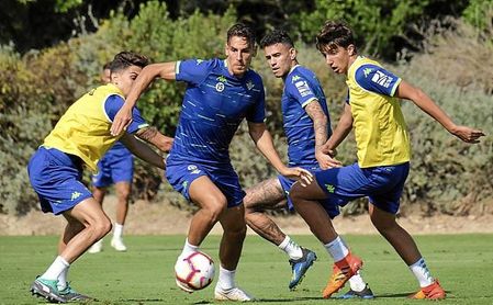 Álex Alegría, de 25 años, tiene contrato con el Betis hasta 2021. Álex Alegría, de 25 años, tiene contrato con el Betis hasta 2021.