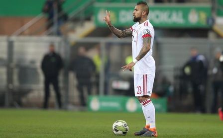 El chileno Arturo Vidal llega hoy a Barcelona y será presentado mañana El chileno Arturo Vidal llega hoy a Barcelona y será presentado mañana