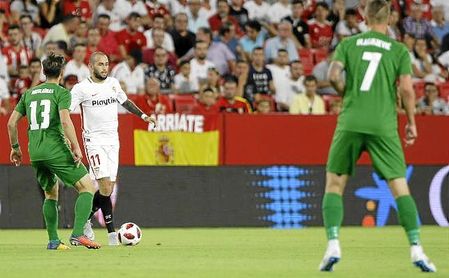 Aleix Vidal volvió a vestir la camiseta del Sevilla en partido oficial Aleix Vidal volvió a vestir la camiseta del Sevilla en partido oficial
