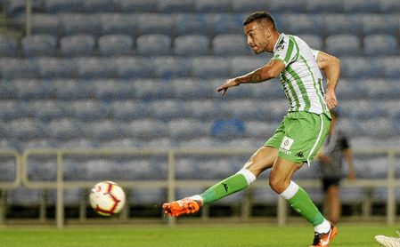 Camarasa, en un amistoso con el Betis esta pretemporada. Camarasa, en un amistoso con el Betis esta pretemporada.