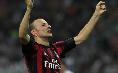 Antonelli, quien ha sido vinculado con el Real Betis, durante un partido con el AC Milán. Antonelli, quien ha sido vinculado con el Real Betis, durante un partido con el AC Milán.