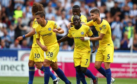 Los jugadores del Chelsea celebran uno de los goles anotados durante el partido de hoy. Los jugadores del Chelsea celebran uno de los goles anotados durante el partido de hoy.