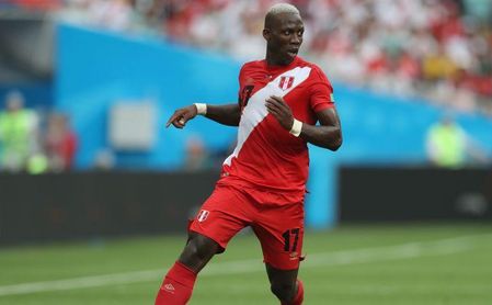 Luis Advíncula, lataral del Rayo Vallecano. Luis Advíncula, lataral del Rayo Vallecano.