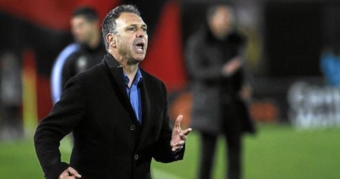 Caparrós, candidato a dirigir al Levante la próxima temporada. Caparrós, candidato a dirigir al Levante la próxima temporada.