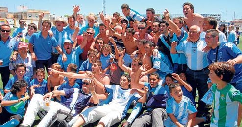 Hubo invasión de campo tras el pitido final. Hubo invasión de campo tras el pitido final.
