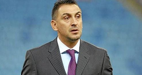El ex sevillista Ilie Dumitrescu ha analizado al flamante fichaje nervionense, su compatriota Raul Rusescu. El ex sevillista Ilie Dumitrescu ha analizado al flamante fichaje nervionense, su compatriota Raul Rusescu.