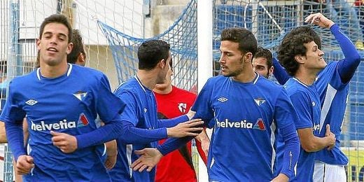 Los jugadores del Écija celebran un tanto ante el Sevilla Atlético. Los jugadores del Écija celebran un tanto ante el Sevilla Atlético.