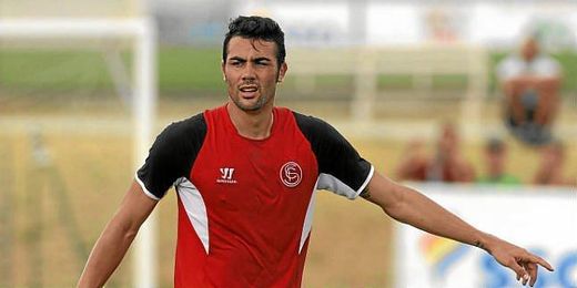 Vicente Iborra, en un entrenamiento con el Sevilla. Vicente Iborra, en un entrenamiento con el Sevilla.