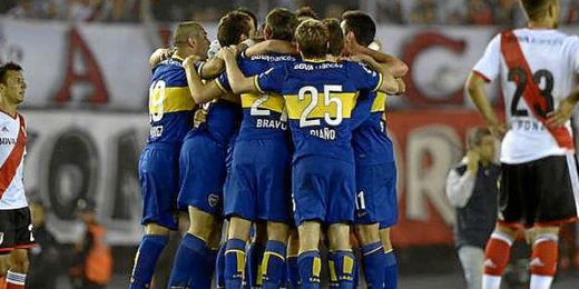Los jugadores de Boca celebran el tanto conseguido en el clásico argetino. Los jugadores de Boca celebran el tanto conseguido en el clásico argetino.