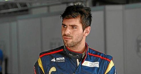 Alguersuari en los entrenamientos del GP de India en el circuito de Buddha en 2011. Alguersuari en los entrenamientos del GP de India en el circuito de Buddha en 2011.