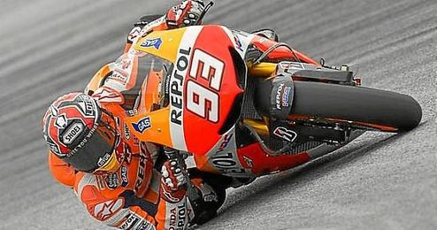 Marc Márquez pilota su Honda en el circuito de Sepang. Marc Márquez pilota su Honda en el circuito de Sepang.