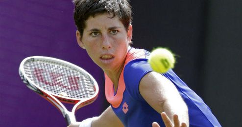Carla Suárez cara a cara con una pelota. Carla Suárez cara a cara con una pelota.