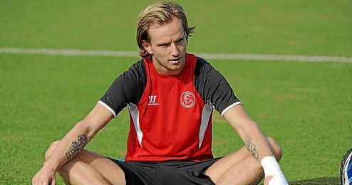Ivan Rakitic, durante un entrenamiento con el Sevilla. Ivan Rakitic, durante un entrenamiento con el Sevilla.