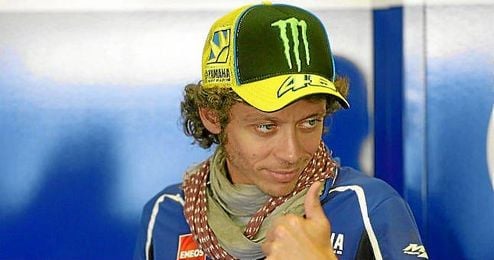 Valentino Rossi, piloto de Yamaha, se apunta a calificar y correr el domingo si mañana no se pudiera. Valentino Rossi, piloto de Yamaha, se apunta a calificar y correr el domingo si mañana no se pudiera.