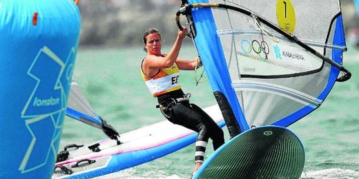 En la imagen, la windsurfista sevillana Marina Alabau, compitiendo en los Juegos Olímpicos de Londres 2012. En la imagen, la windsurfista sevillana Marina Alabau, compitiendo en los Juegos Olímpicos de Londres 2012.