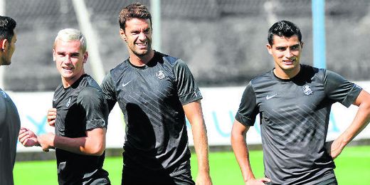 Xabi Prieto en una imagen durante un entrenamiento junto a Antoine Griezmann (izquierda) Xabi Prieto en una imagen durante un entrenamiento junto a Antoine Griezmann (izquierda)